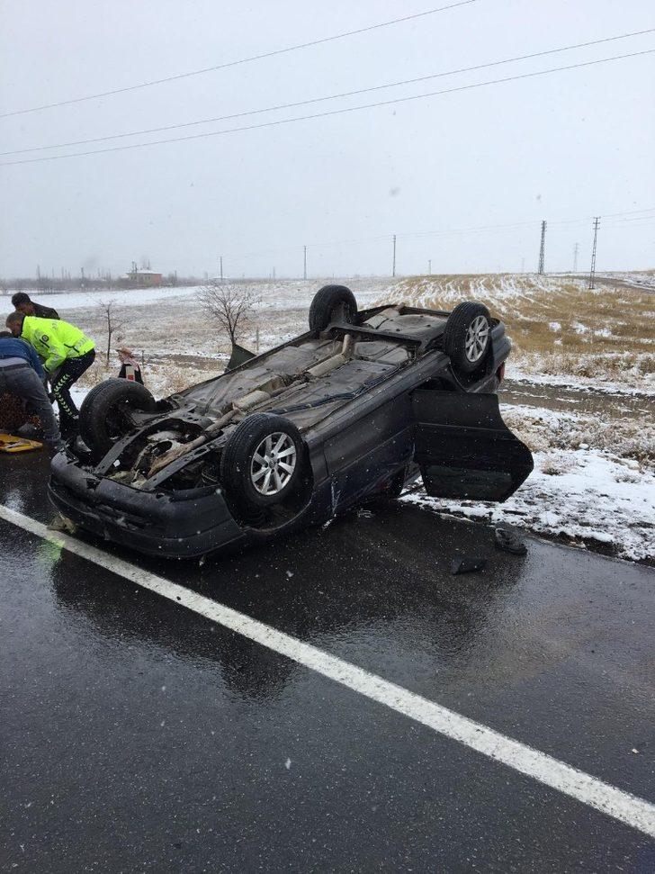Otomobilin ters döndüğü kazada 3 kişi yaralandı G2
