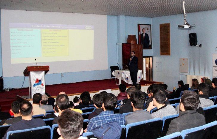 AİÇÜ’de “Aile ve Sosyal Medya’da Mahremiyet” konferansı düzenlendi G4