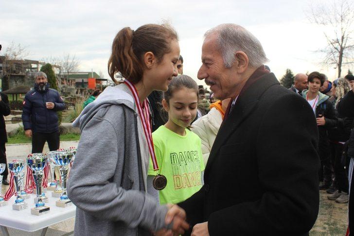 Atatürk Kır Koşusu’nda dereceye girenler ödüllendirildi G5