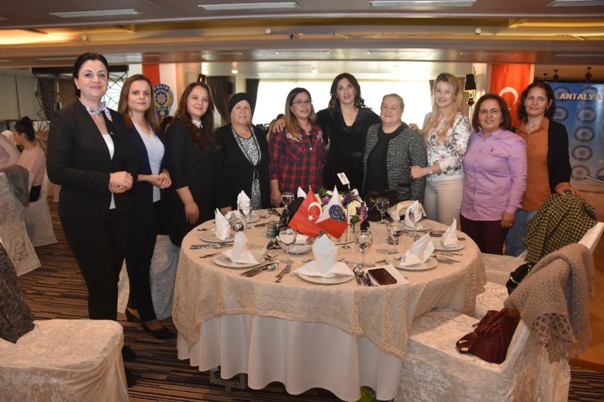 Şehit aileleri bir araya geldi