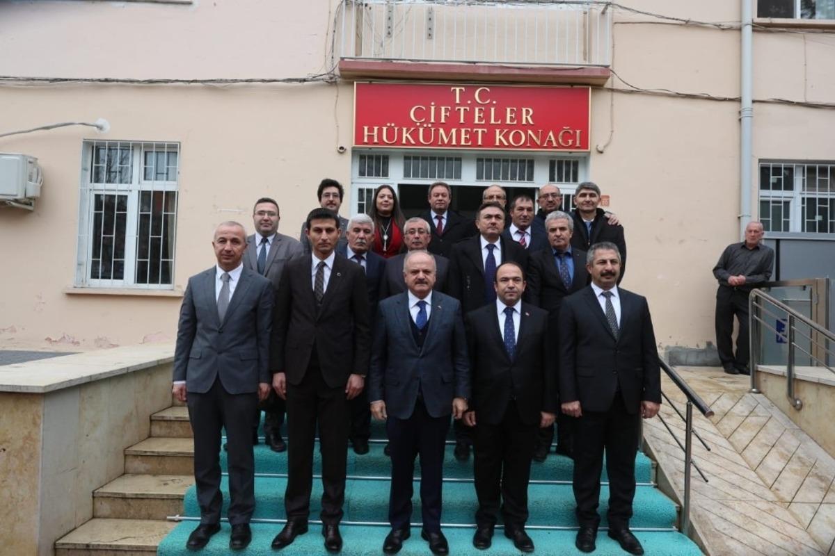 Vali &Ccedil;akacak &Ccedil;ifteler&rsquo;de muhtarlarla buluştu