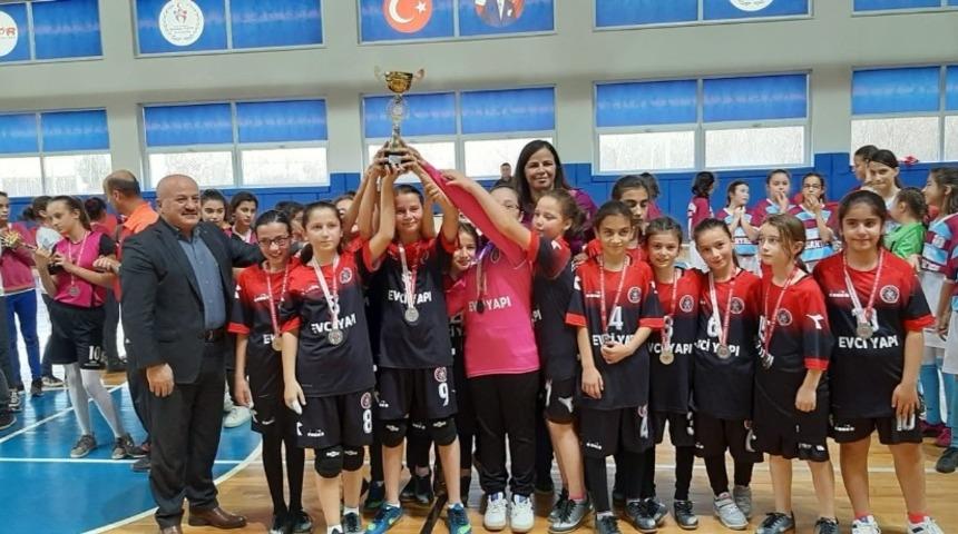 Hentbolda şampiyon Anadolu Kalkınma Vakfı