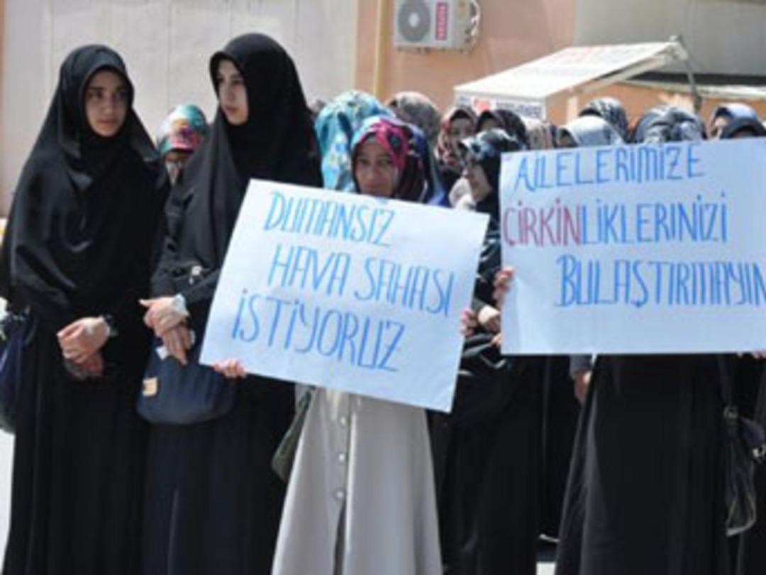 Duman grubuna şok protesto