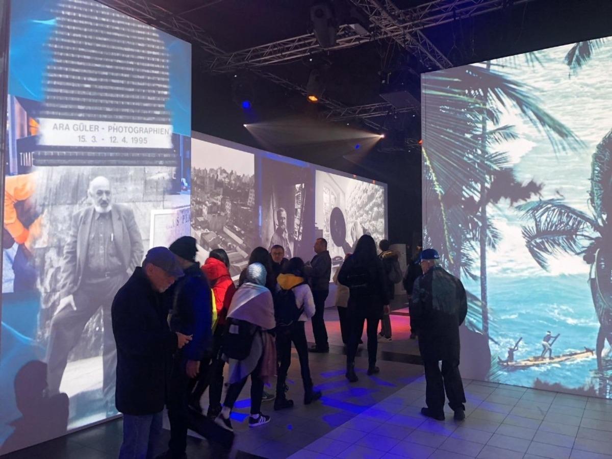 Dijital G&ouml;sterim Merkezi&rsquo;ndeki Ara G&uuml;ler Sergisine yoğun ilgi