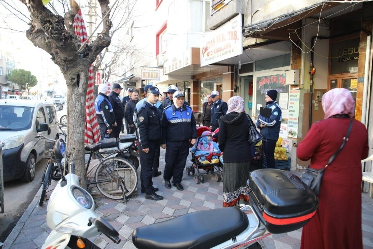 Akhisar&rsquo;da kaldırım işgallerine izin yok