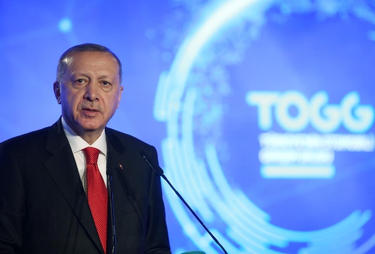 Cumhurbaşkanı Recep Tayyip Erdoğan: "Bu teknoloji &uuml;ss&uuml;yle kritik teknolojilerin geliştirilmesinde &uuml;lkemize &ccedil;ağ atlatacağız. Yazılımda bir sı&ccedil;rama yaşayacağız. Yazılımcı sayımızı 500 binin &uuml;zerine &ccedil;ıkaracağız."