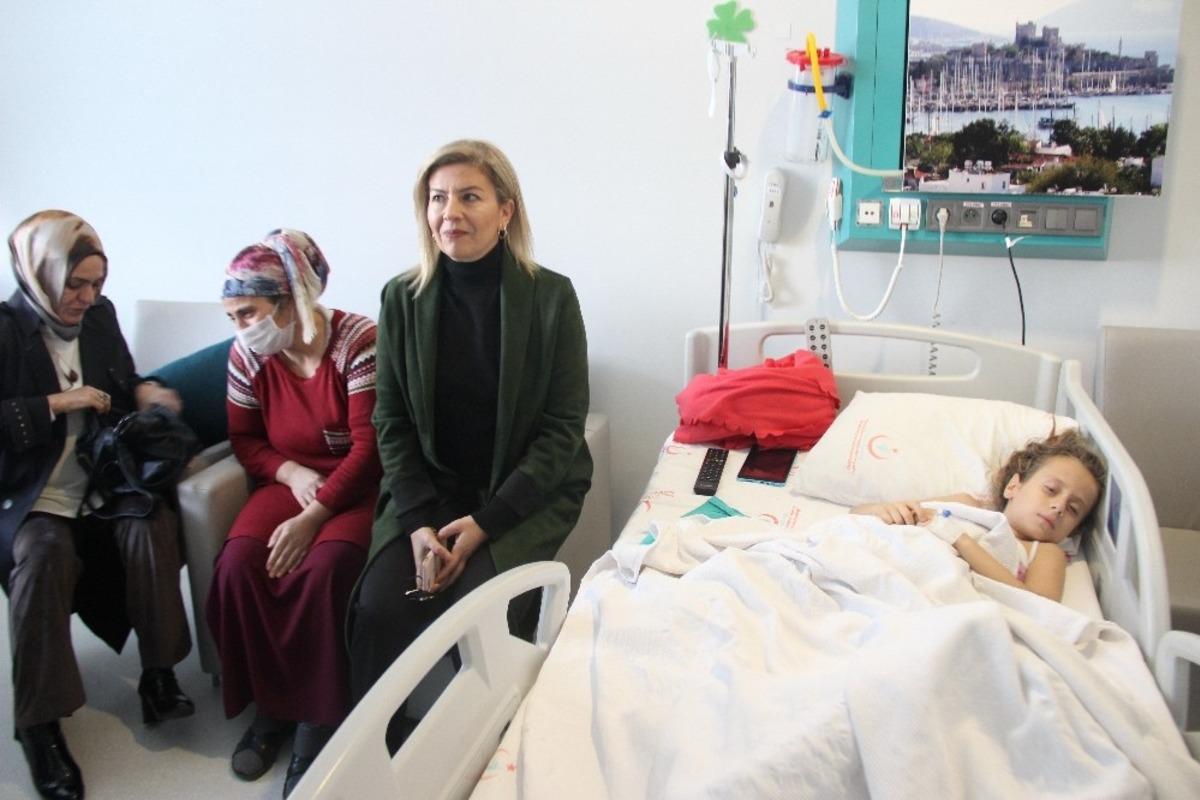 Aylin&rsquo;e protez bacak m&uuml;jdesi