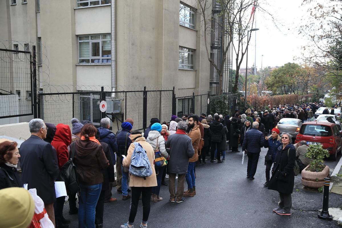 İBB Başkanı İmamoğlu'nun &ccedil;ağrısının ardından vatandaşlar akın etti