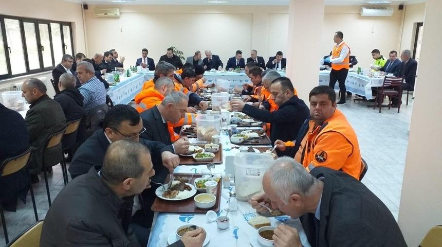 Karayolları ekipleri &lsquo;kar&rsquo; sezonunu kurban keserek, dualarla karşıladı