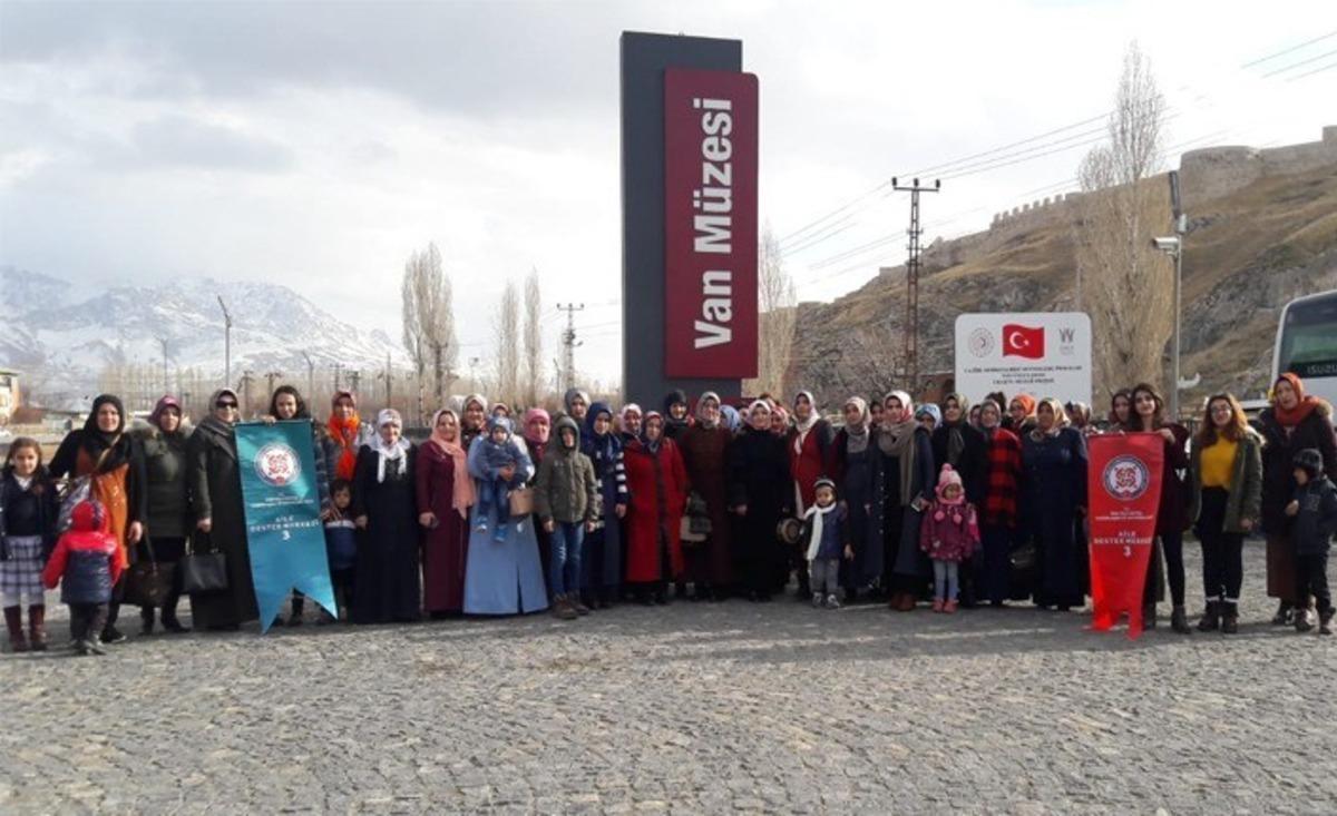 İpekyolu Kevenli ADEM kursiyerleri tarihi Van evlerini ve Van m&uuml;zesini gezdi