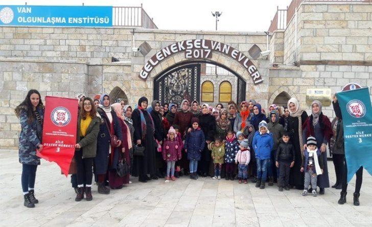 İpekyolu Kevenli ADEM kursiyerleri tarihi Van evlerini ve Van müzesini gezdi G2