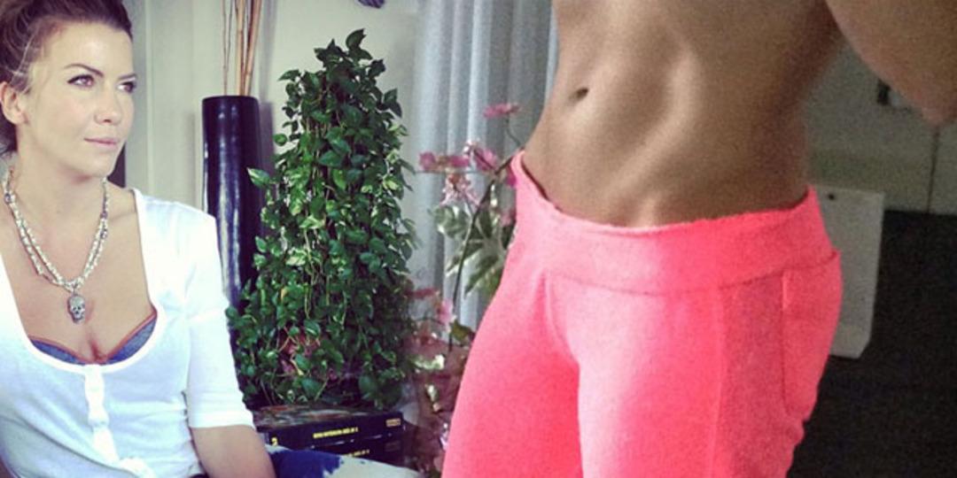 Karın kasların erkek gibi Ivana