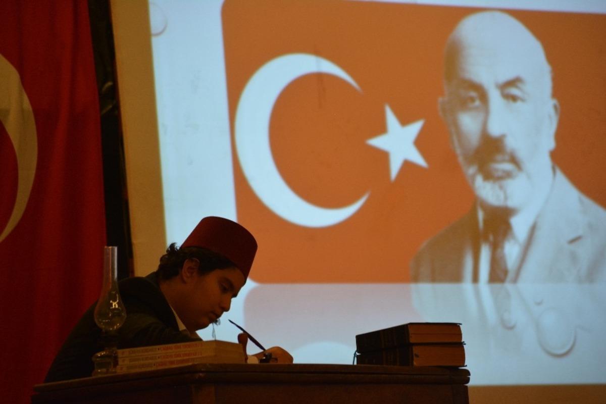 Ayvalık&rsquo;ta Mehmet Akif Ersoy h&uuml;z&uuml;nle anıldı