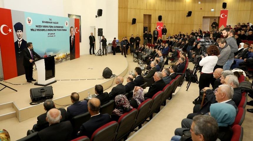 Kıbrıs gazileri madalyalarını aldı