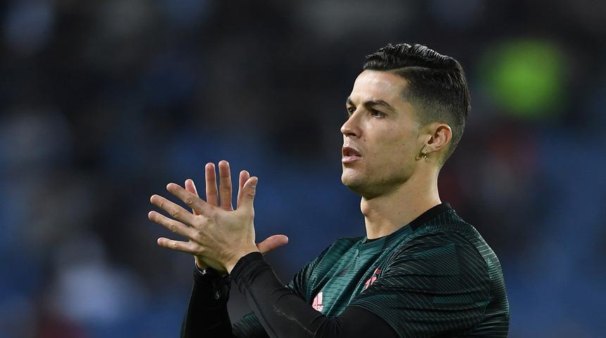 Ronaldo, 'Messi' tezahüratlarına cinsel organını tutarak cevap verdi