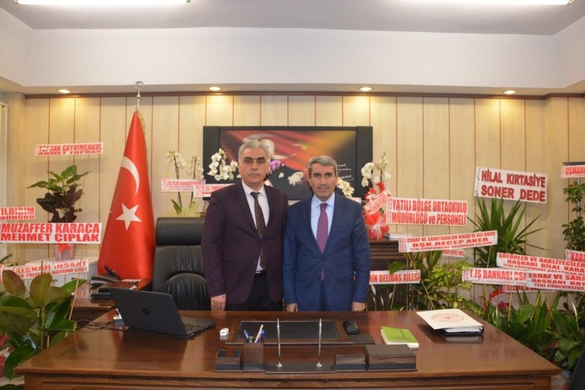 Milli Eğitim M&uuml;d&uuml;r&uuml; Sarı&rsquo;dan Makineci&rsquo;ye tebrik ziyareti