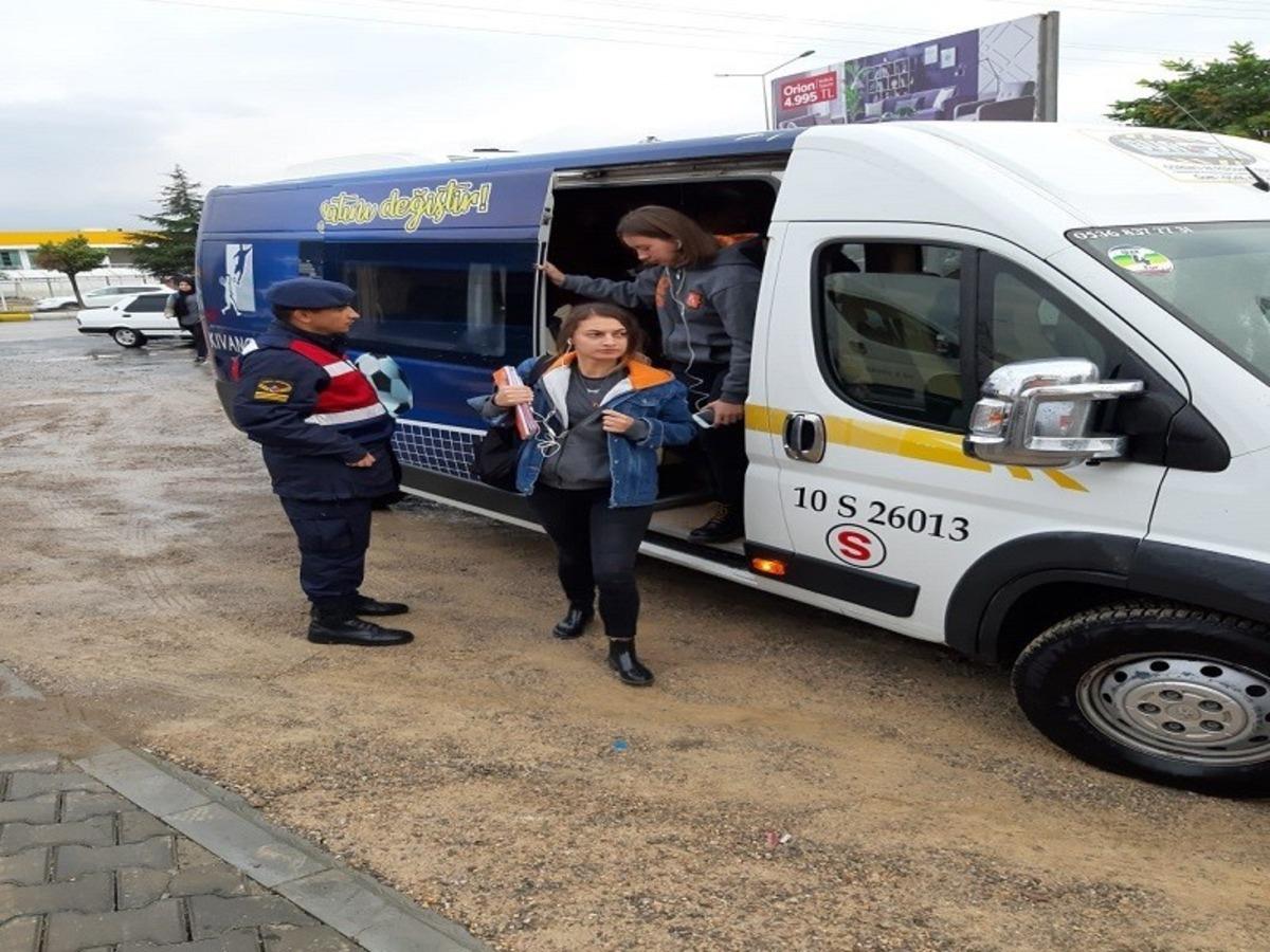 Jandarma 343 aranan şahsı yakaladı