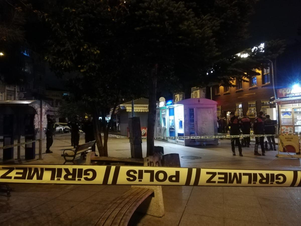 Fatih'te bek&ccedil;i silahla &ouml;nce arkadaşını sonra intihar etti