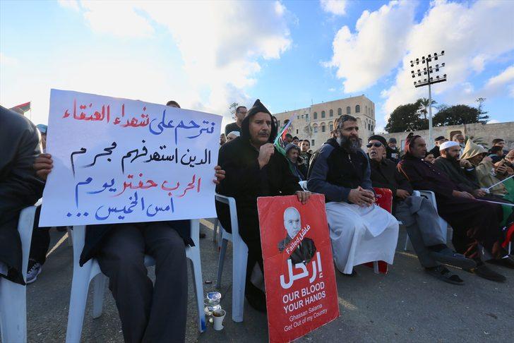 Libya'da yüzlerce kişi Hafter'i protesto etti G2