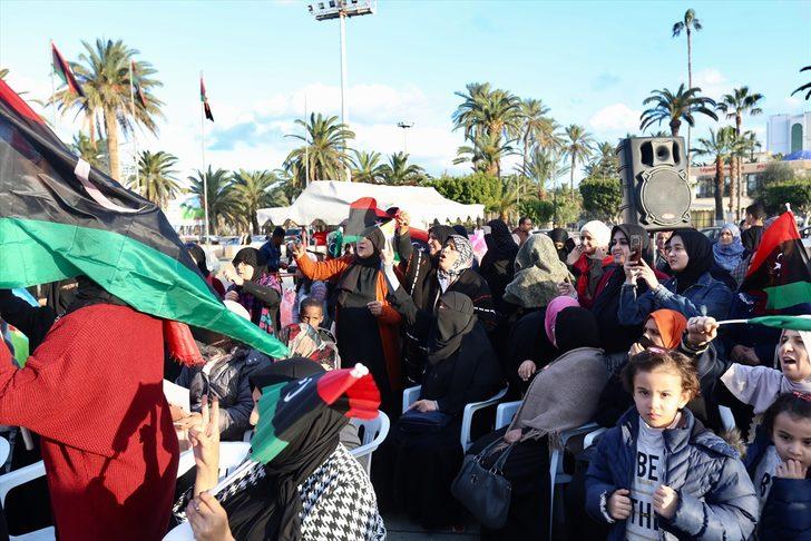 Libya'da yüzlerce kişi Hafter'i protesto etti G3