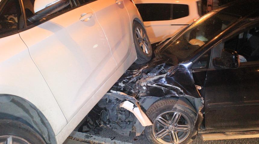 Araçlar üst üste çıktı! Alkollü sürücü gözaltına alındı