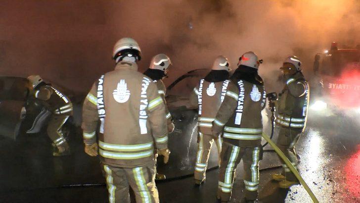 Kağıthane sabaha karşı sokağa döküldü! Otomobiller alev alev yandı G1