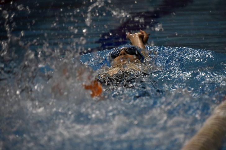 Yüzerek ameliyattan kurtuldular G1