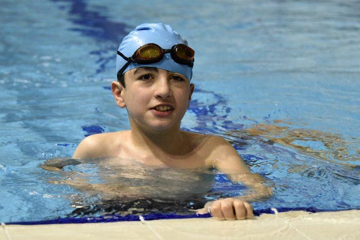 Yüzerek ameliyattan kurtuldular G4