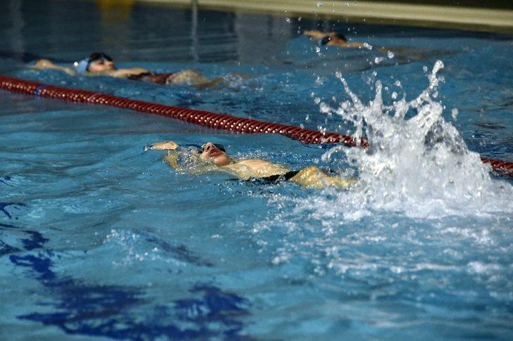 Yüzerek ameliyattan kurtuldular G5