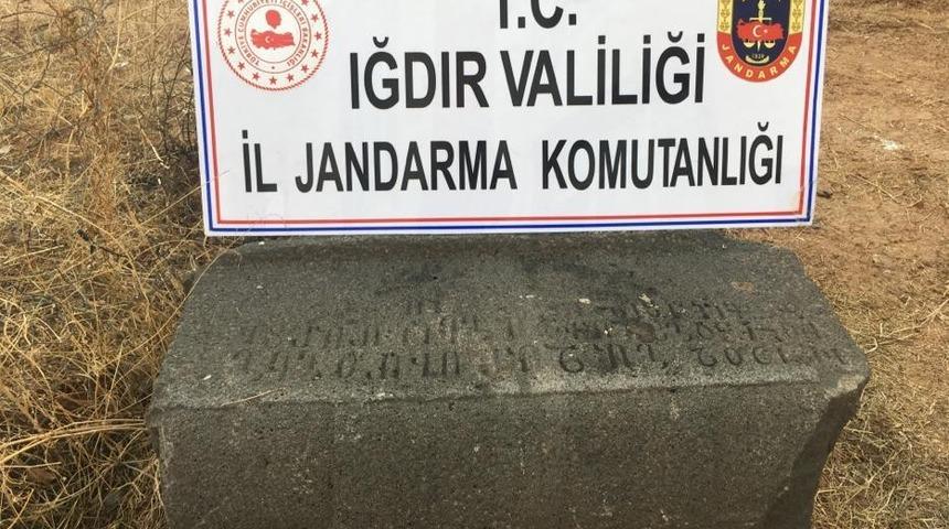 Iğdır&rsquo;da Orta&ccedil;ağ d&ouml;nemine ait Lahitleri satmak isterken yakalandılar