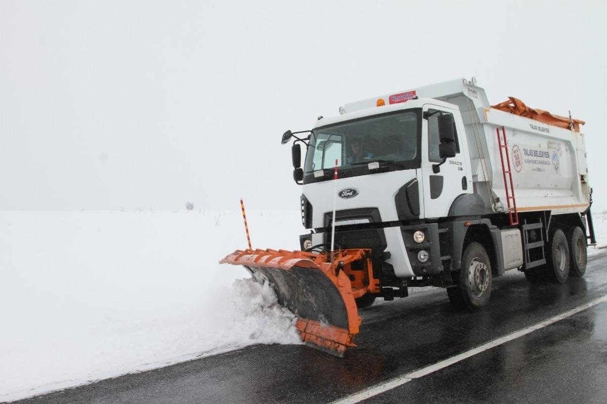 Talas&rsquo;ta karla m&uuml;cadele aralıksız s&uuml;r&uuml;yor
