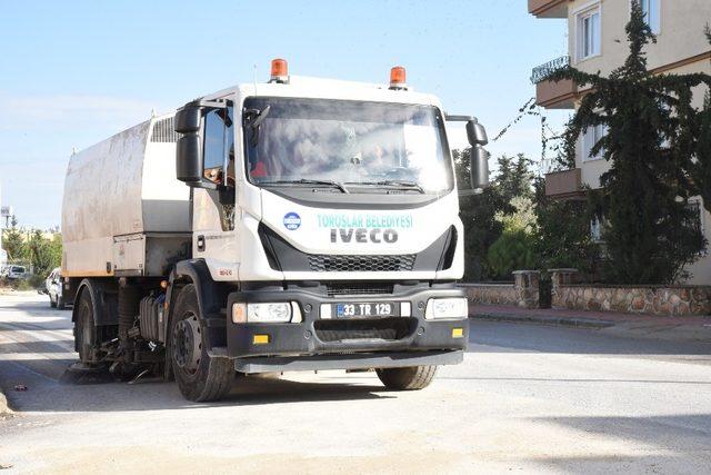 Toroslar’ın sokakları mekanik süpürücülerle temizleniyor