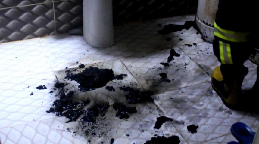 Banyo kazanından &ccedil;ıkan yangın paniğe neden oldu