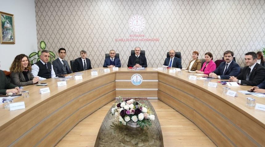 K&uuml;tahya&rsquo;da Aile İ&ccedil;i Şiddet ve Kadına Şiddetle M&uuml;cadele toplantısı