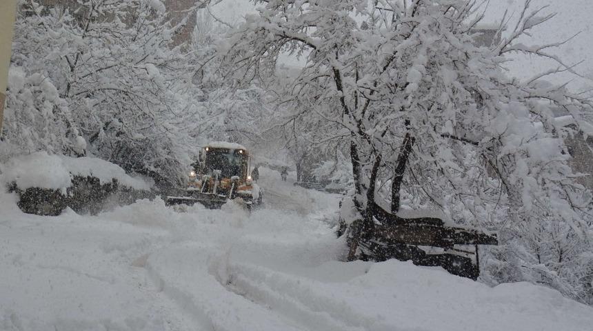 Hakkari&rsquo;de 56 k&ouml;y,  169 mezra yolu ulaşıma kapandı