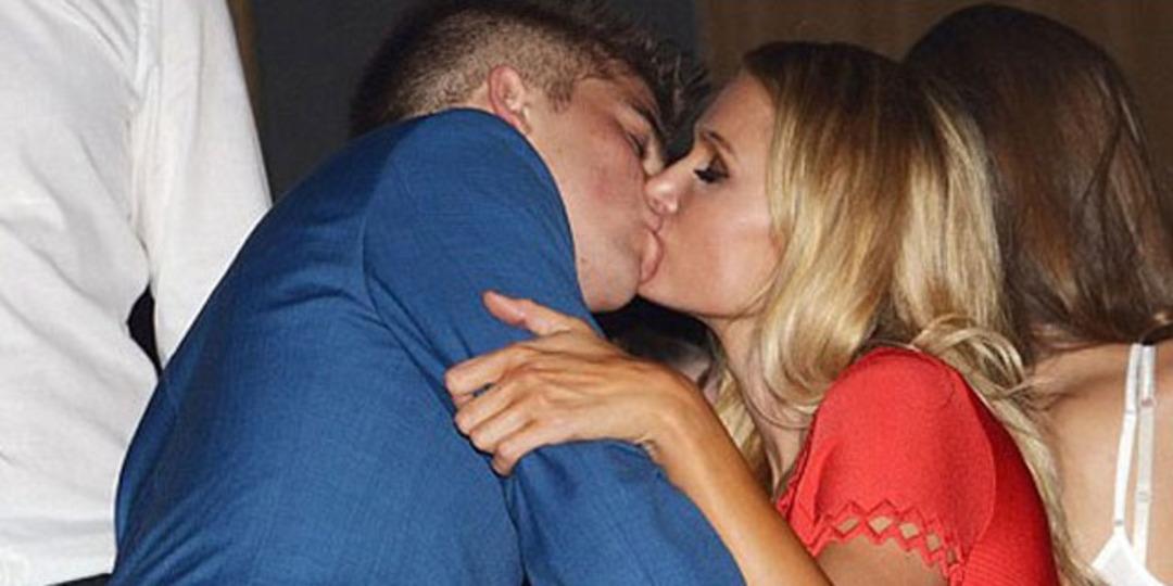 Geceye damga vuran &ouml;p&uuml;şme