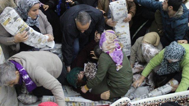 Antalya’da bedava halı ve paspas için birbirlerini ezdiler