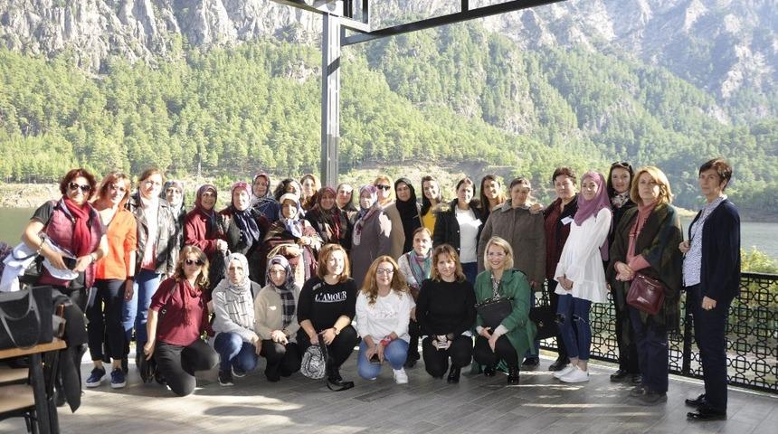 Kadın &uuml;reticilerle Antalya&rsquo;ya teknik gezi