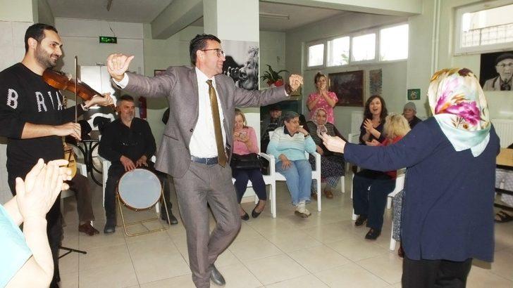 Huzurevinde kalan yaşlılar için erken yılbaşı kutlaması G3