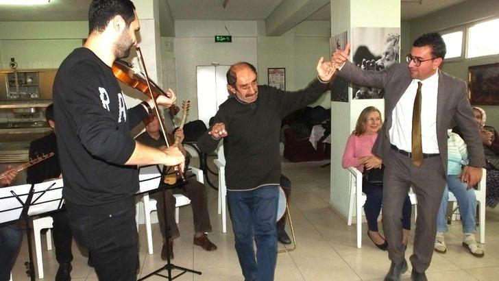 Huzurevinde kalan yaşlılar için erken yılbaşı kutlaması G5