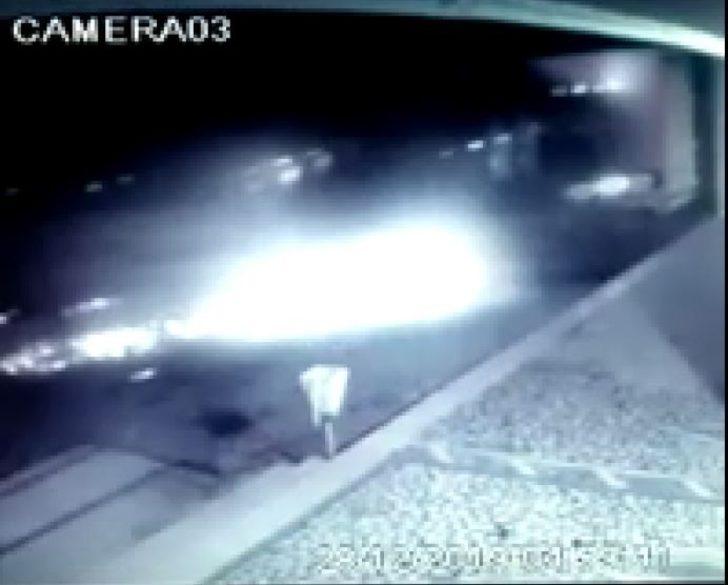 Bira yüklü tır mobilya mağazasına girdi, o anlar güvenlik kamerasına yansıdı G5