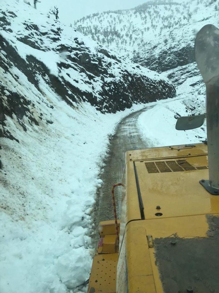 Sason’da kar yağışı ulaşımı olumsuz etkiledi G5