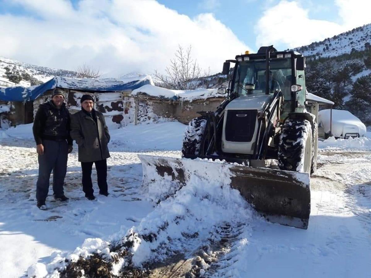 Bolvadin&rsquo;e mevsimin ilk karı yağdı