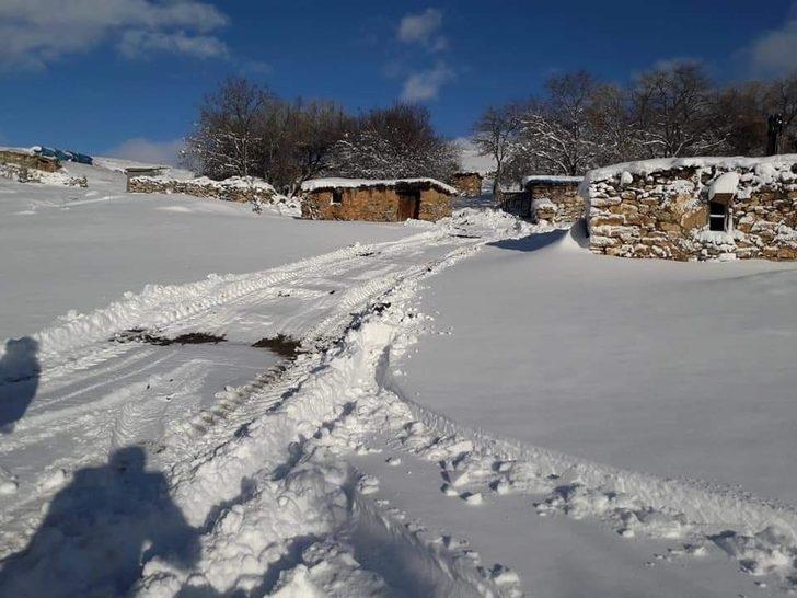 Bolvadin’e mevsimin ilk karı yağdı G2