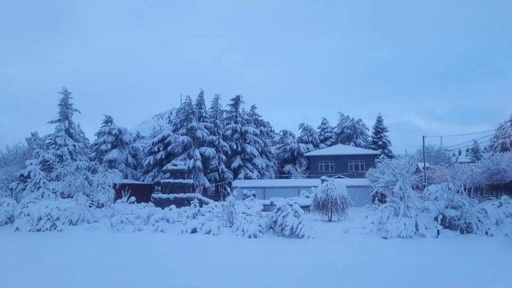 Bolvadin’e mevsimin ilk karı yağdı G4