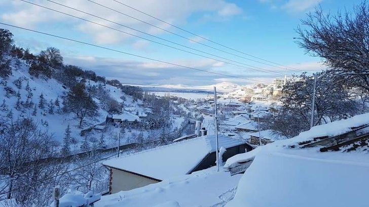 Bolvadin’e mevsimin ilk karı yağdı G5