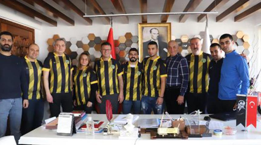 Eski Fenerbahçeli futbolcu Gökhan Emreciksin Süper Amatör Lig'de