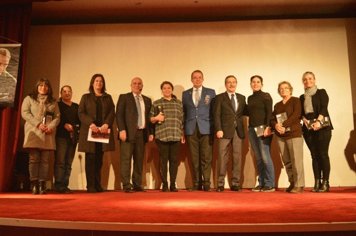 110 kadın girişimciye tablet verildi