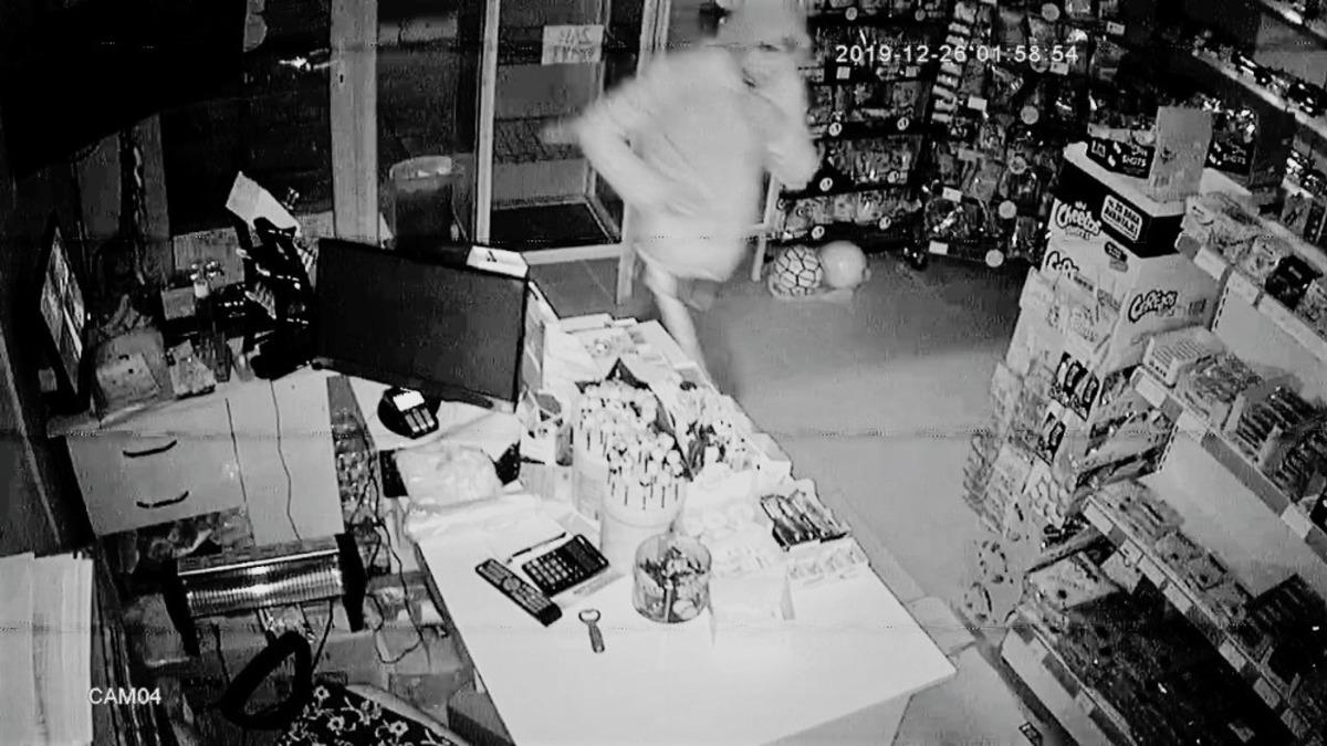 Gediz&rsquo;de market hırsızları yakalandı