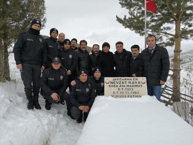 Şehit Nevzat Kaya şehadetinin yıl dönümünde mezarı başında anıldı